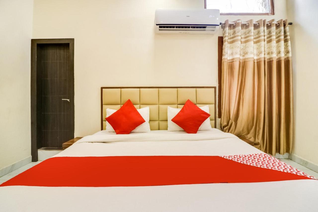 OYO 28789 Hotel Adarsh Bilāspur Exteriör bild