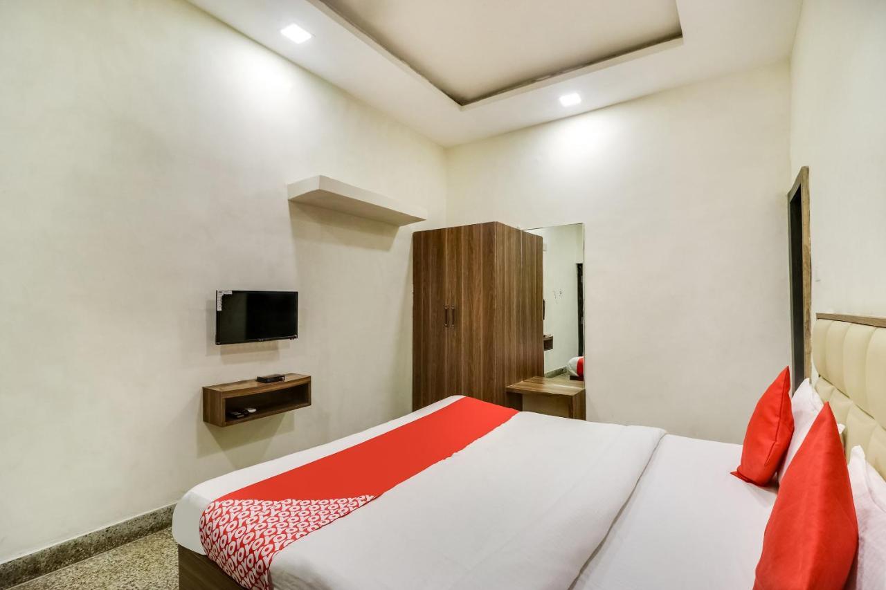 OYO 28789 Hotel Adarsh Bilāspur Exteriör bild